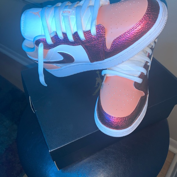 Customized Jordan 1s Low - Picture 3 of 5